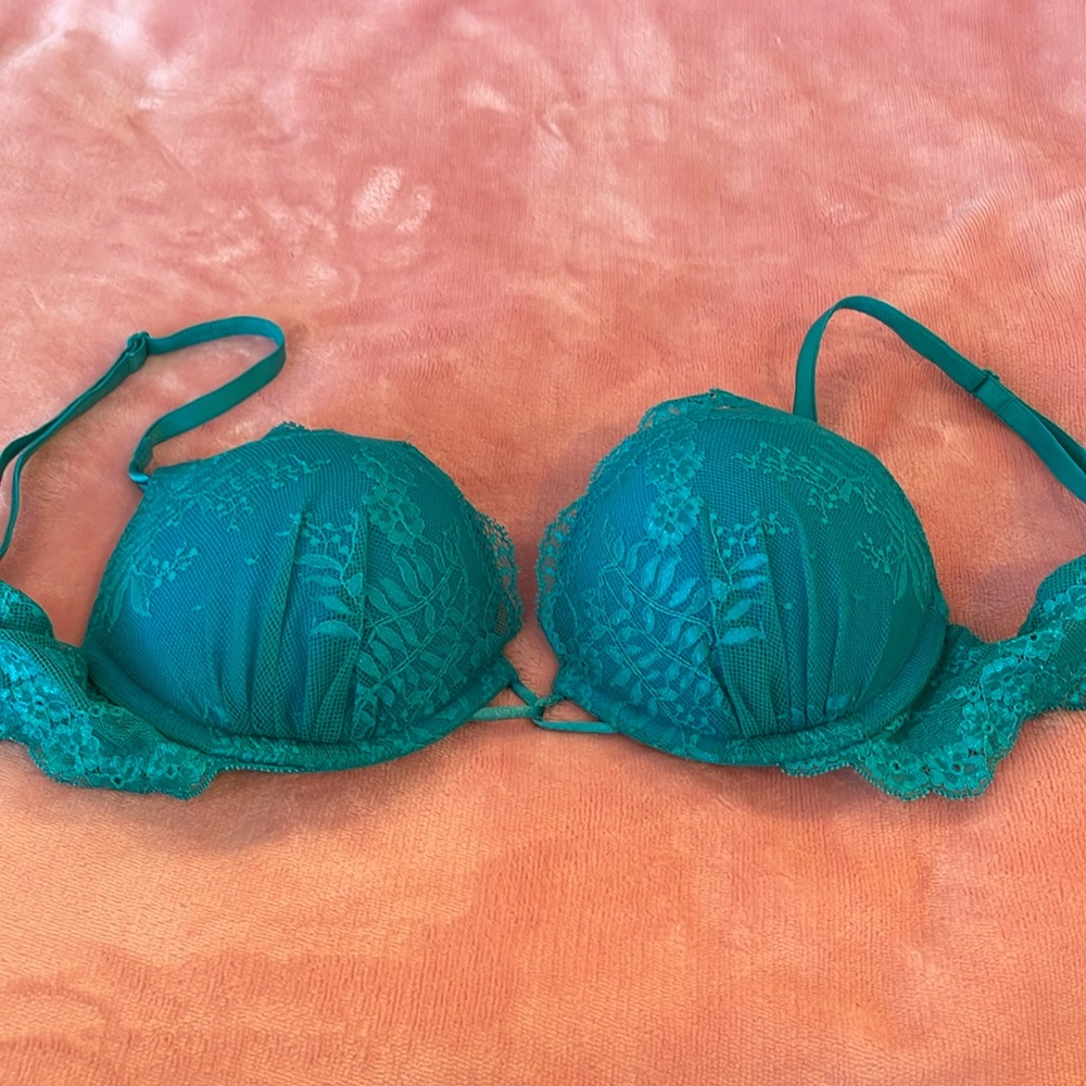 Victoria’s Secret Miraculous Plunge Add 3 Cups Bra 32B